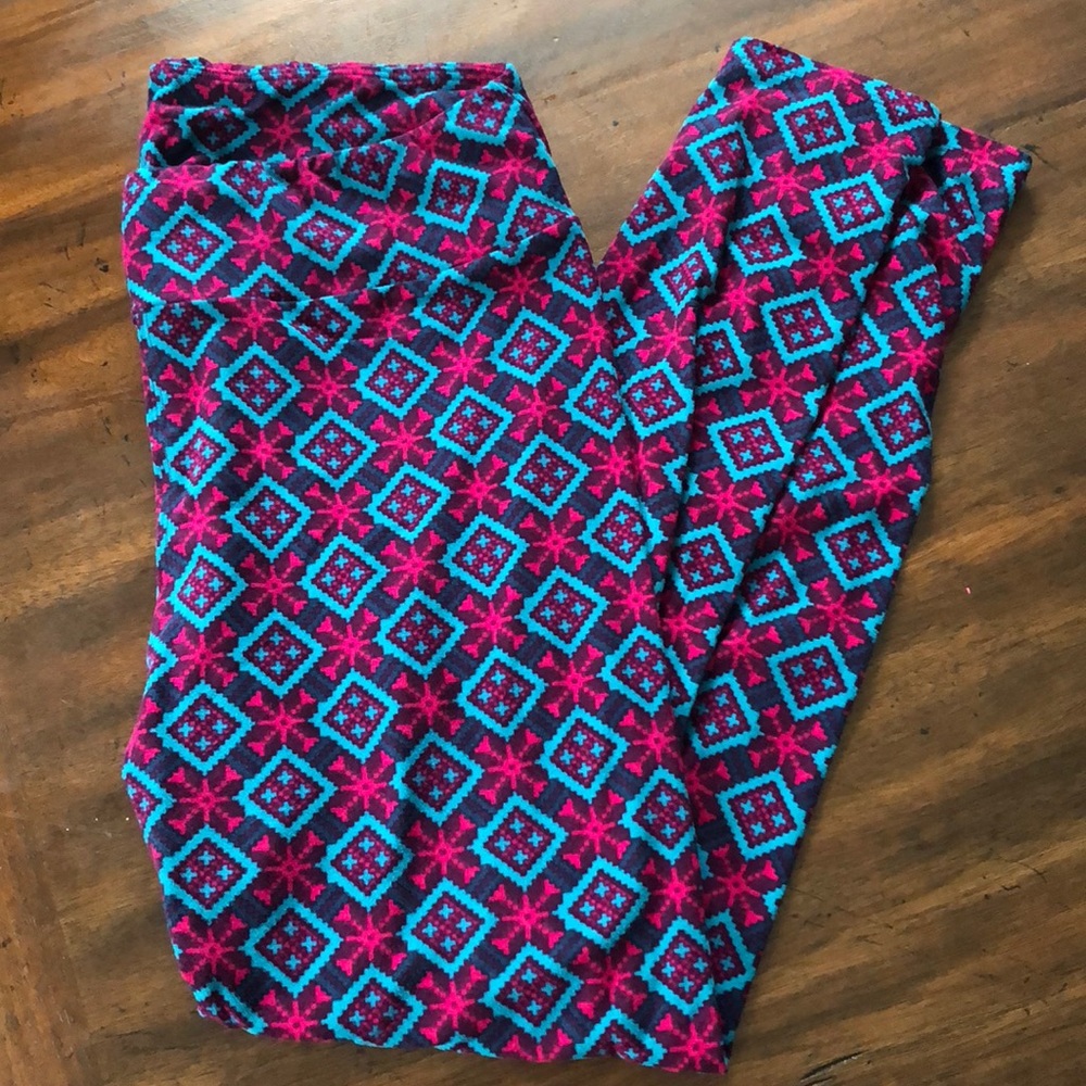 LuLaRoe Tall & Curvy Leggings
